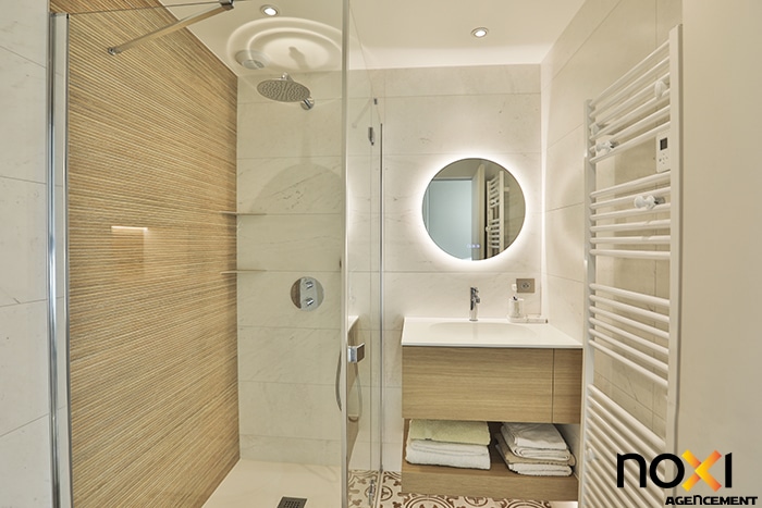 salle de bain avec douche italienne